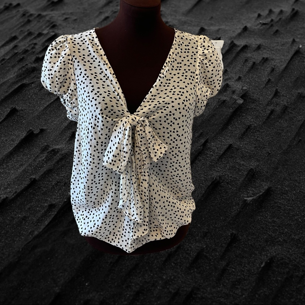 NWOT Max Studio peasant top with hearts print